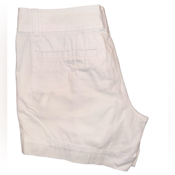 EUC Lilly Pulitzer Callahan 5" Shorts in Resort White Size 2 Casual Chino Shorts - Picture 2 of 8